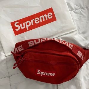 Authentic SUPREME fanny pack in perfect condition. Comes with shopping bag.